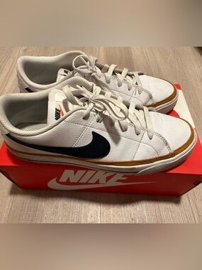 Nike Court Legacy. Mens size 10. Used